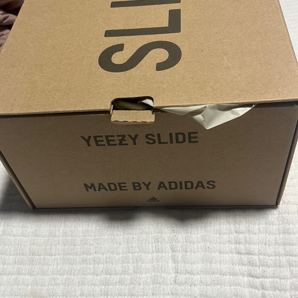 YEEZY SLIDES